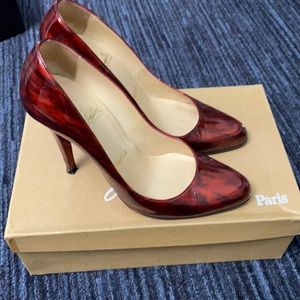 Christian LOUBOUTIN décolleté pump